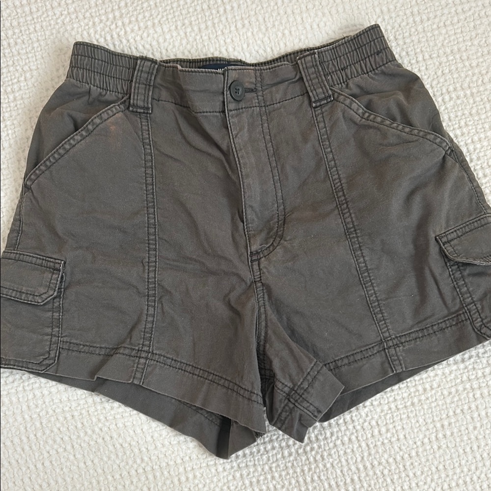Hollister Ultra High Rise Mom Cargo Shorts